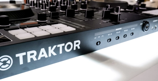 Native Instruments - KONTROL S4 MK3 4